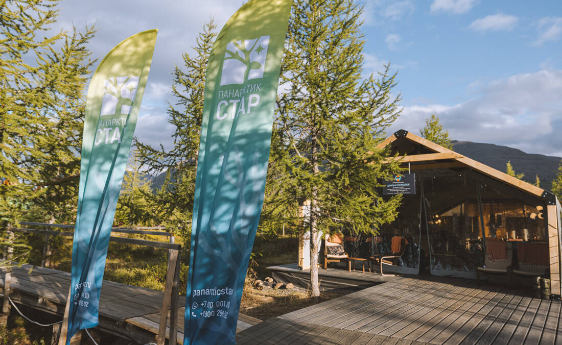 Tent bar at Neralah Park Hotel on Lake Lama