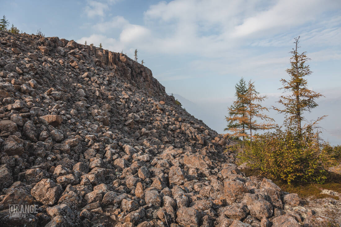 A kurumnik on the way to Mount Festivalnaya
