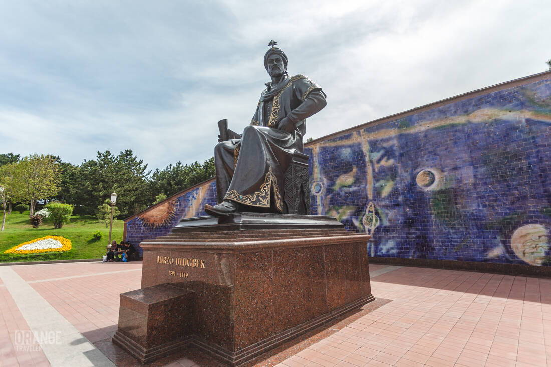 Monument to Mirzo Ulugbek