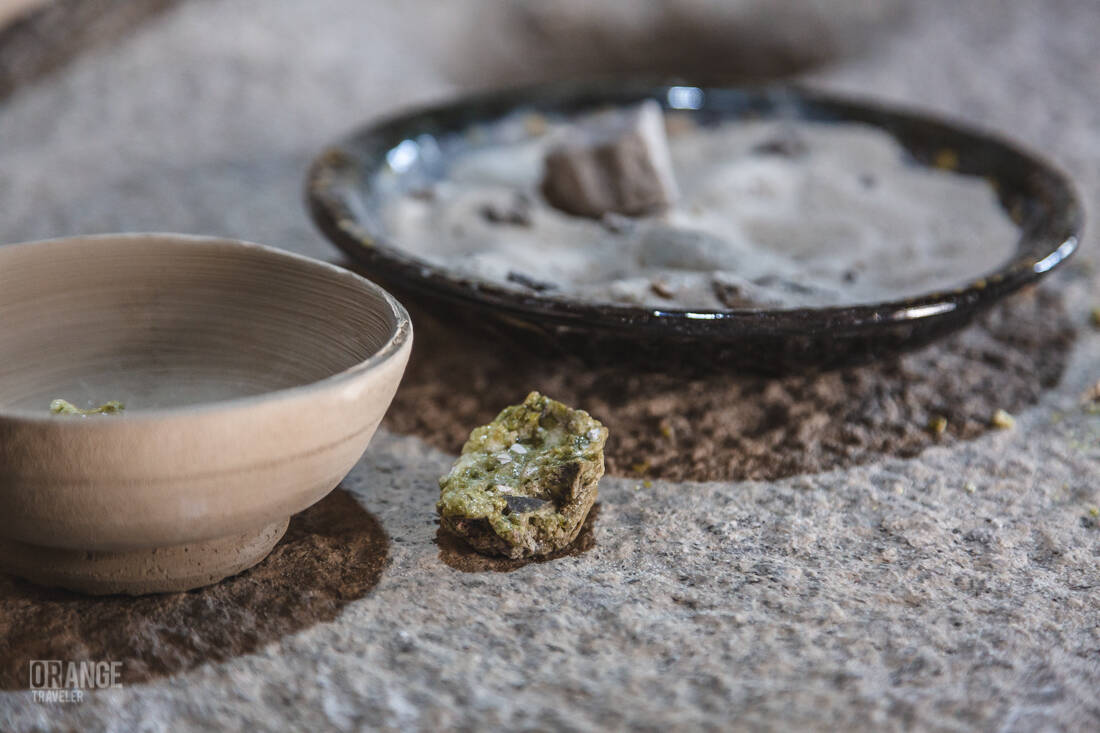 An ingredient for the glaze of Gijduvan ceramics
