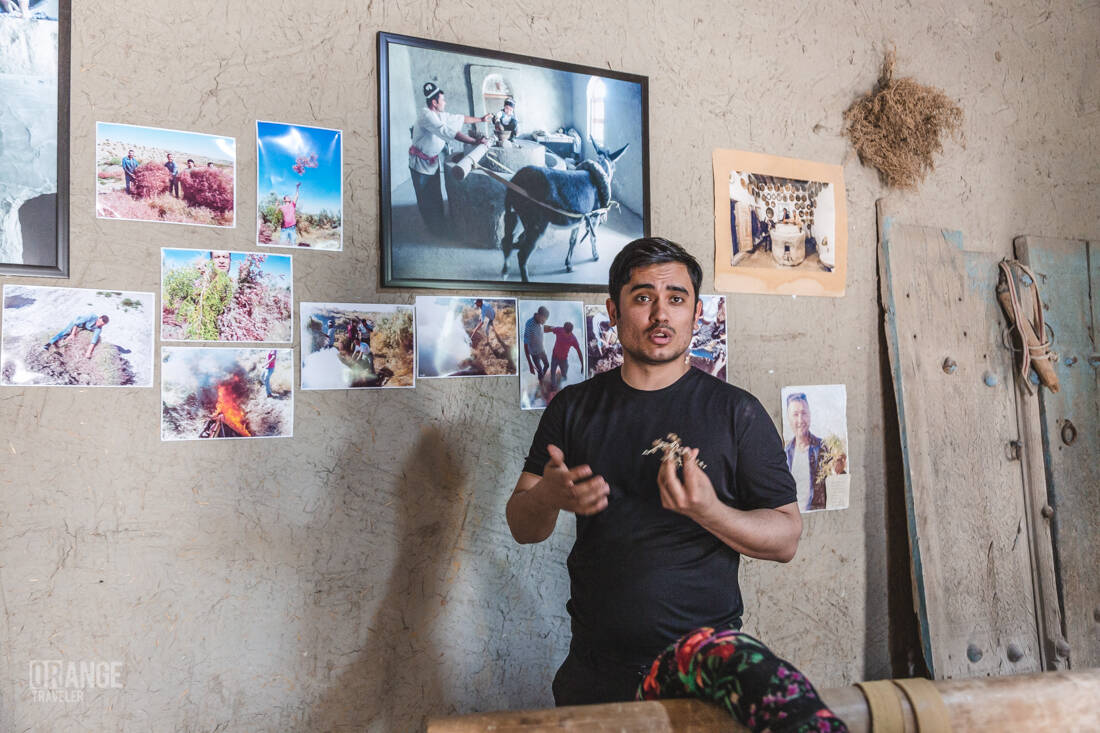 A guide at the Narzullaev workshop in Gijduvan