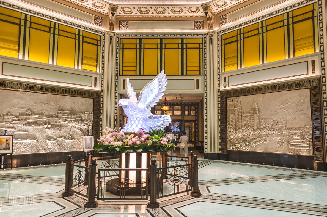 Dove statuette in the Peace Hotel