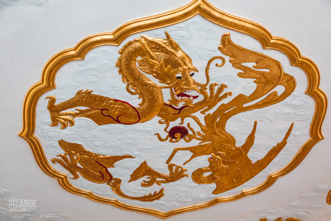 Ceiling at Dragon & Phoenix restaurant